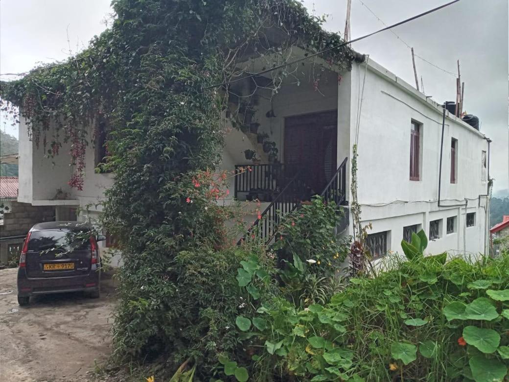 La Rose Guest House نوفارا إيلِيا المظهر الخارجي الصورة