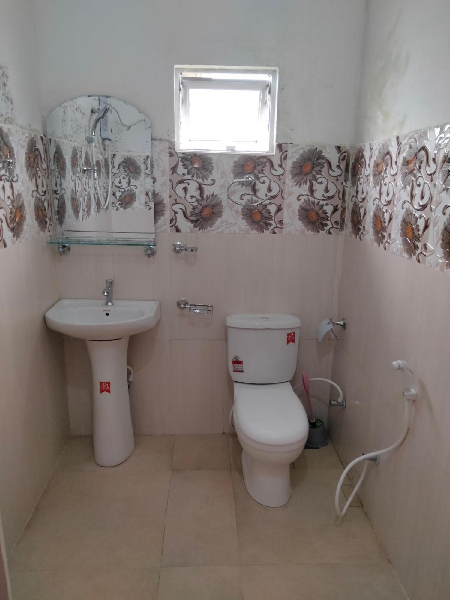 La Rose Guest House نوفارا إيلِيا الغرفة الصورة