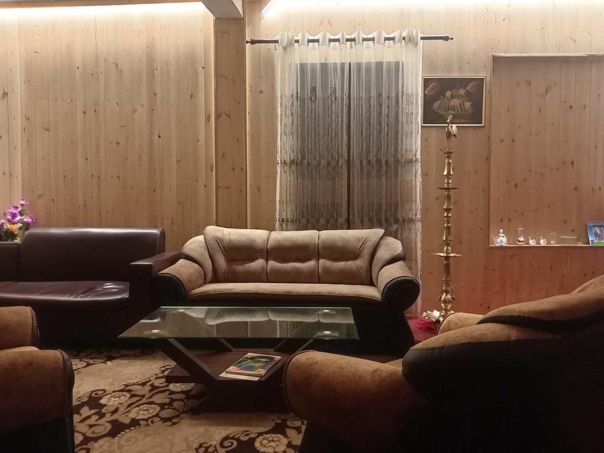 La Rose Guest House نوفارا إيلِيا المظهر الخارجي الصورة