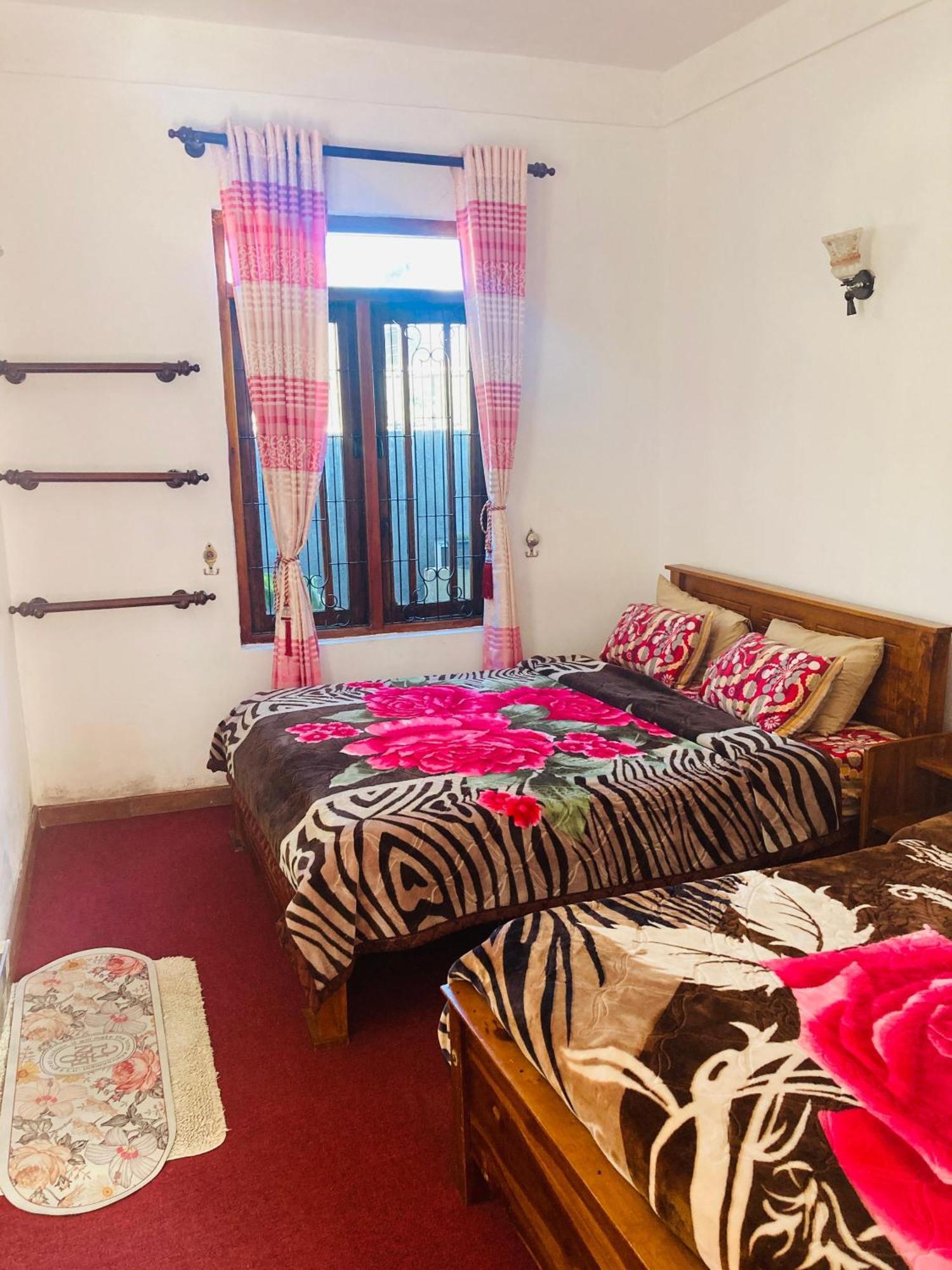 La Rose Guest House نوفارا إيلِيا المظهر الخارجي الصورة